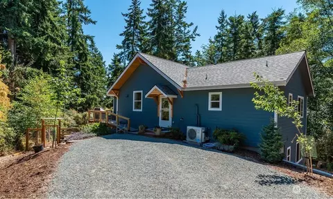 713 NE Circle Dr, Coupeville, WA 98239