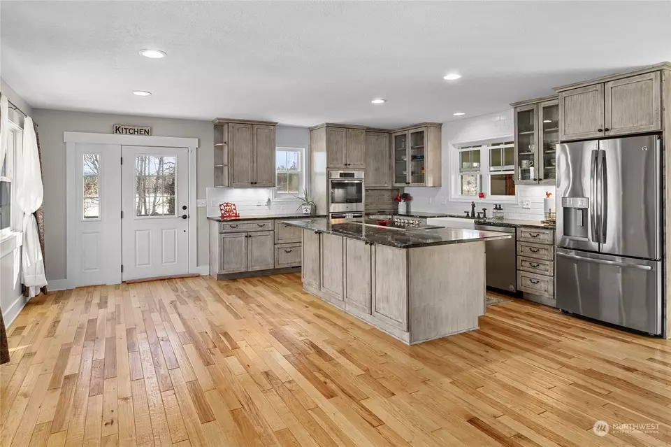 Kitchen - 3550 Nelson Siding Rd, Cle Elum, WA 98922 photo 2 of 5