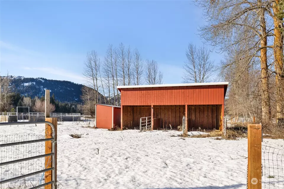 Exterior - 3550 Nelson Siding Rd, Cle Elum, WA 98922 photo 7 of 8