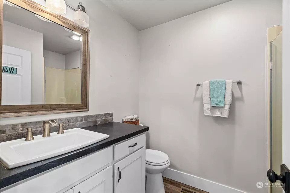 Bath - 3550 Nelson Siding Rd, Cle Elum, WA 98922 photo 1 of 4