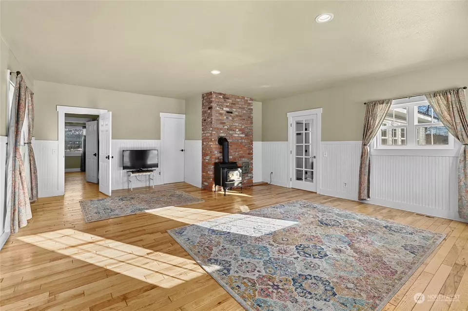 Living - 3550 Nelson Siding Rd, Cle Elum, WA 98922 photo 2 of 4