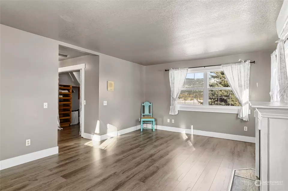 Living - 3550 Nelson Siding Rd, Cle Elum, WA 98922 photo 4 of 4