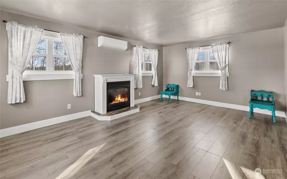 Living - 3550 Nelson Siding Rd, Cle Elum, WA 98922 photo 3 of 4