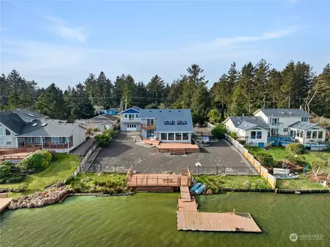 556 Mount Olympus Ave SE, Ocean Shores, WA 98569