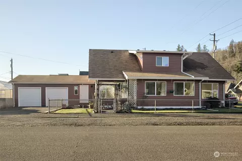 202 24th St, Hoquiam, WA 98550