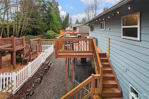 Exterior - 17807 30th Dr SE, Bothell, WA 98012 photo 6 of 9