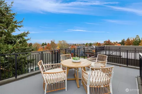 2113 6th Ave W #C, Seattle, WA 98119