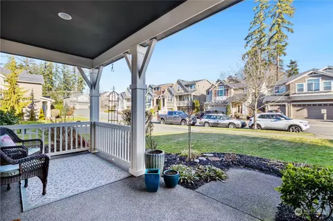 Exterior - 18118 40th Dr SE, Bothell, WA 98012 photo 4 of 9