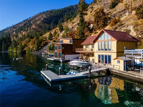 9578 S Lakeshore Rd, Chelan, WA 98816
