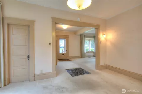 Living - 117 E 5th St, Aberdeen, WA 98520 photo 4 of 5