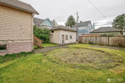 Exterior - 117 E 5th St, Aberdeen, WA 98520 photo 3 of 4