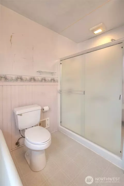 Bath - 117 E 5th St, Aberdeen, WA 98520 photo 3 of 3
