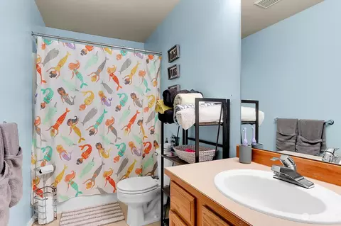 Bath - 4828 112th St SE, Everett, WA 98208 photo 2 of 2