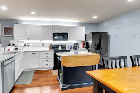 Kitchen - 4828 112th St SE, Everett, WA 98208 photo 1 of 3
