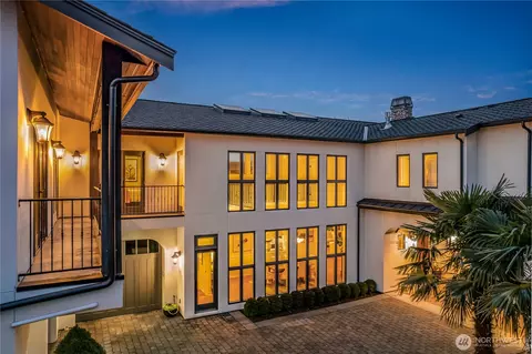 6417 108th Ave NE, Kirkland, WA 98033