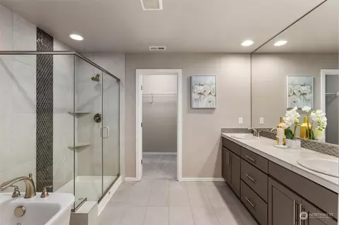 Bath - 3317 167th Pl SE, Bothell, WA 98012 photo 2 of 5