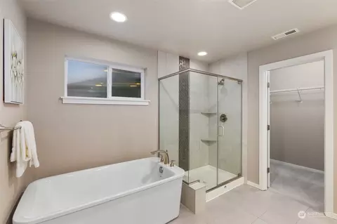 Bath - 3317 167th Pl SE, Bothell, WA 98012 photo 3 of 5
