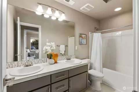 Bath - 3317 167th Pl SE, Bothell, WA 98012 photo 4 of 5