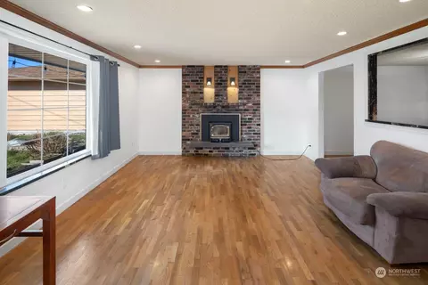 Living - 11329 2nd Pl W, Everett, WA 98204 photo 1 of 4