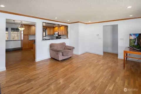Living - 11329 2nd Pl W, Everett, WA 98204 photo 2 of 4