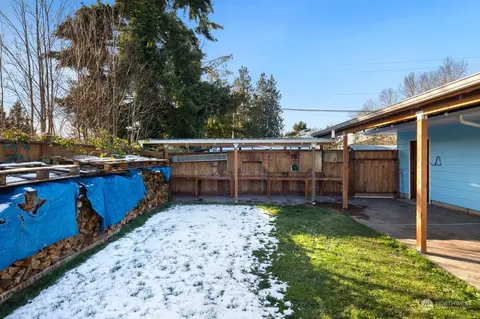 Exterior - 11329 2nd Pl W, Everett, WA 98204 photo 9 of 11