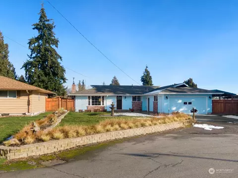 Exterior - 11329 2nd Pl W, Everett, WA 98204 photo 2 of 11
