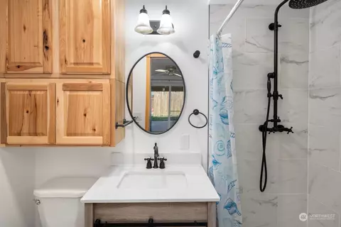 Bath - 11329 2nd Pl W, Everett, WA 98204 photo 5 of 6