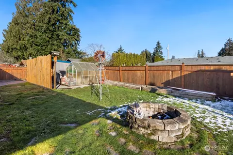 Exterior - 11329 2nd Pl W, Everett, WA 98204 photo 8 of 11
