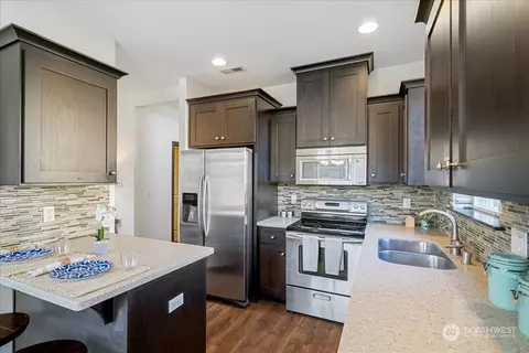 Kitchen - 922 Boatman Ave NW, Orting, WA 98360 photo 2 of 4