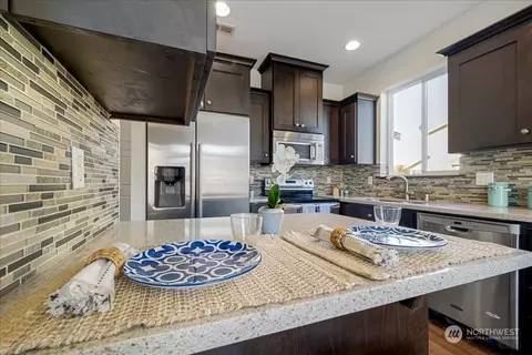 Kitchen - 922 Boatman Ave NW, Orting, WA 98360 photo 3 of 4