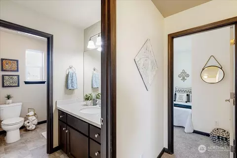 Entry Way - 922 Boatman Ave NW, Orting, WA 98360 photo 5 of 5
