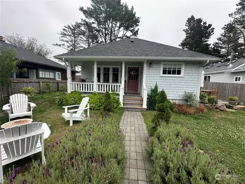 1021 44th Pl, Seaview, WA 98644