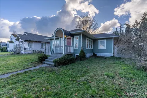 628 W 9th St, Port Angeles, WA 98362