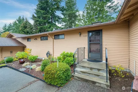 1122 S 249th Pl, Des Moines, WA 98198
