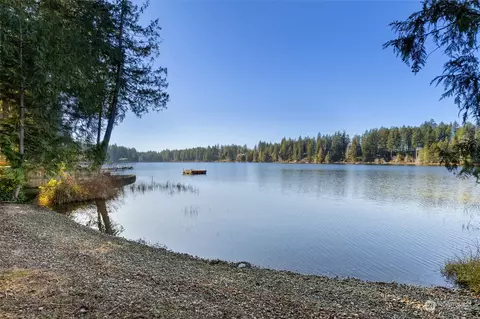 933 E Trails End Dr, Belfair, WA 98528