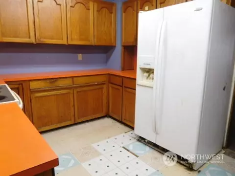 Kitchen - 4422 S 4th Ave, Everett, WA 98203 photo 2 of 3