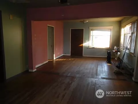 Living - 4422 S 4th Ave, Everett, WA 98203 photo 3 of 3