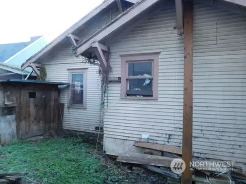 Exterior - 4422 S 4th Ave, Everett, WA 98203 photo 4 of 4