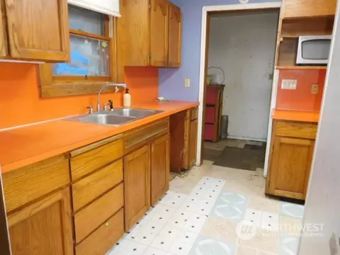 Kitchen - 4422 S 4th Ave, Everett, WA 98203 photo 1 of 3