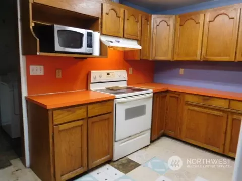 Kitchen - 4422 S 4th Ave, Everett, WA 98203 photo 3 of 3