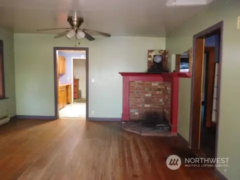 Living - 4422 S 4th Ave, Everett, WA 98203 photo 1 of 3