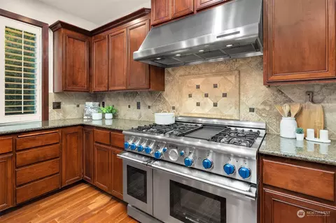 Kitchen - 221 146th Pl SE, Mill Creek, WA 98012 photo 3 of 5
