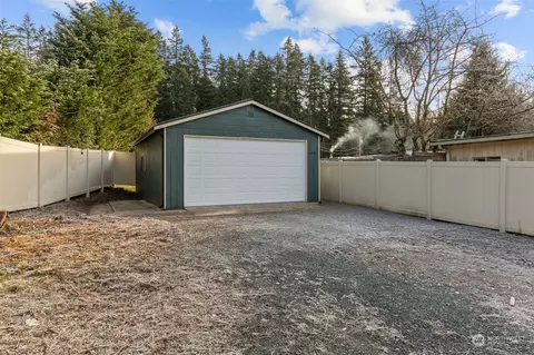 6458 Paradise Pl, Clinton, WA 98236