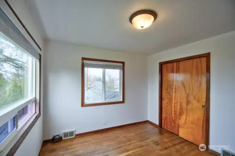 Bedroom - 400 E Cushing St, Aberdeen, WA 98520 photo 4 of 6