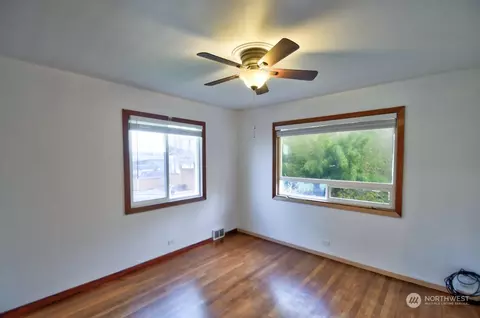 Bedroom - 400 E Cushing St, Aberdeen, WA 98520 photo 1 of 6