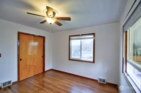 Bedroom - 400 E Cushing St, Aberdeen, WA 98520 photo 2 of 6
