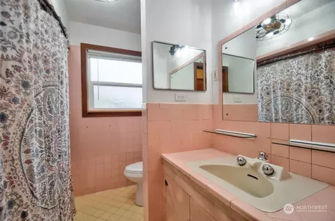 Bath - 400 E Cushing St, Aberdeen, WA 98520 photo 1 of 4