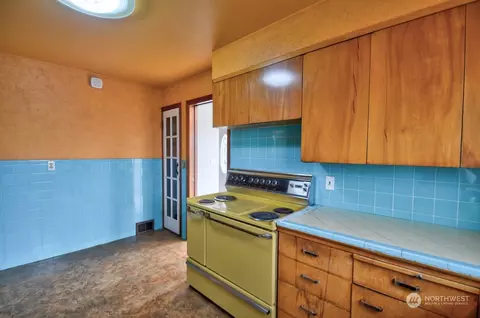 Kitchen - 400 E Cushing St, Aberdeen, WA 98520 photo 3 of 3