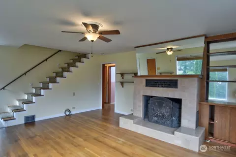 Living - 400 E Cushing St, Aberdeen, WA 98520 photo 2 of 3