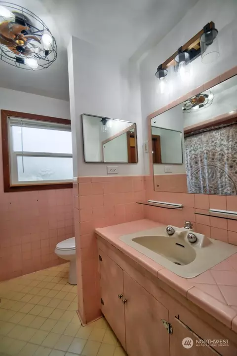 Bath - 400 E Cushing St, Aberdeen, WA 98520 photo 2 of 4